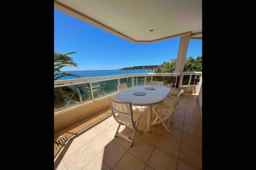 Appartement Bord De Mer Avec Garage Menton Exterior photo